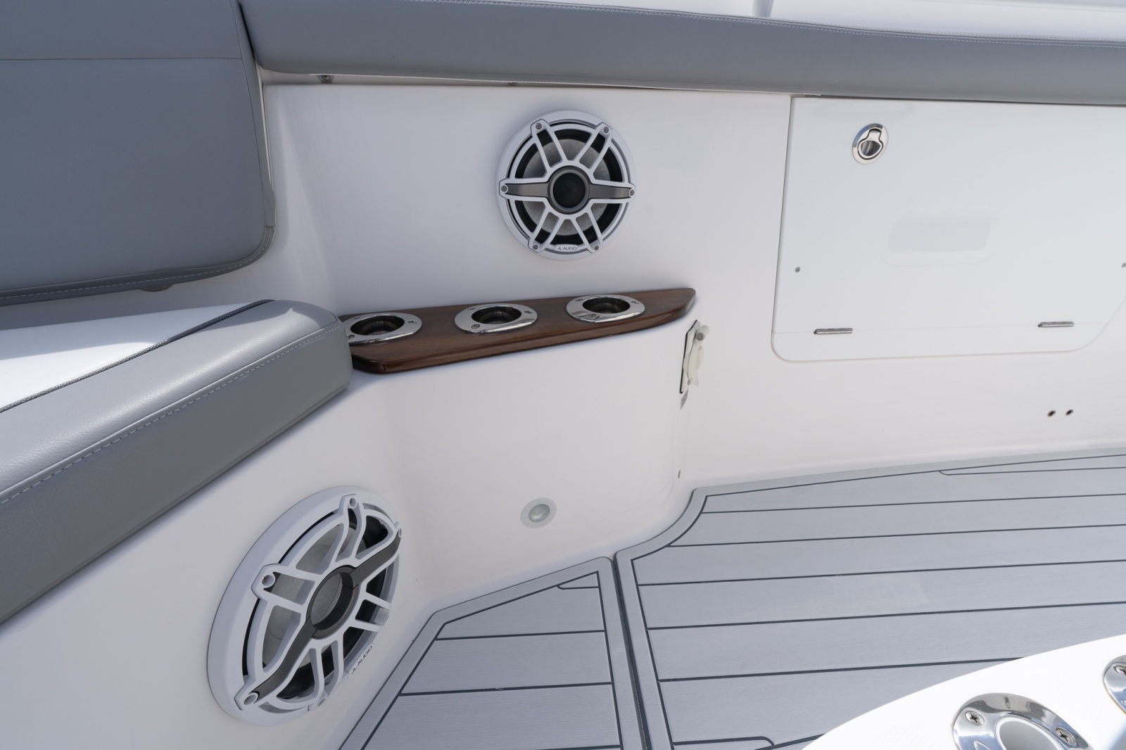2023 Everglades 395 Center Console