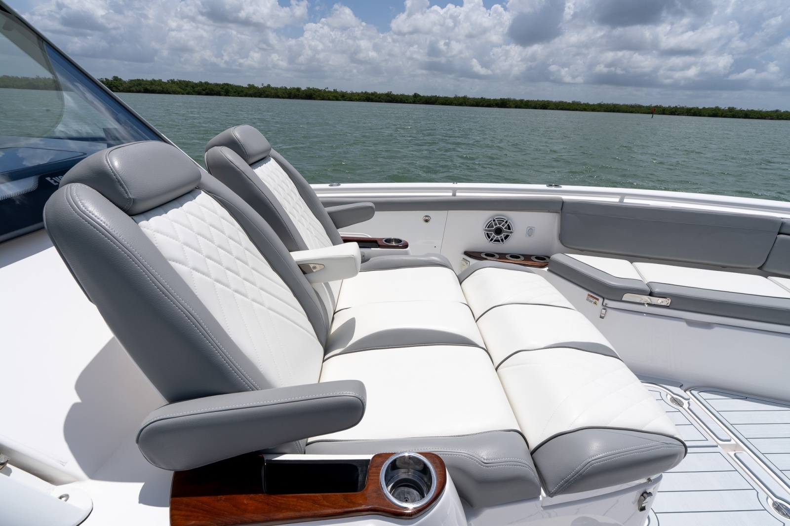 2023 Everglades 395 Center Console