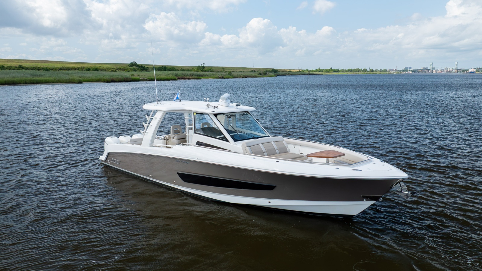 2017 Boston Whaler 420 Outrage