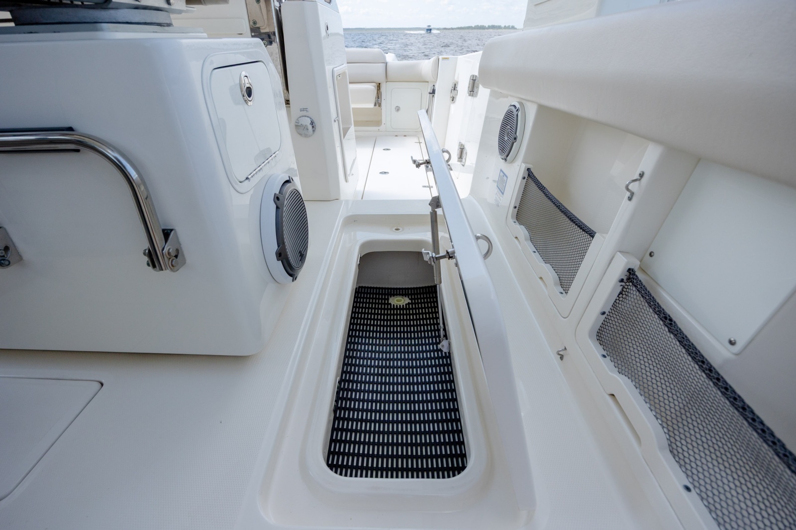 2017 Boston Whaler 420 Outrage