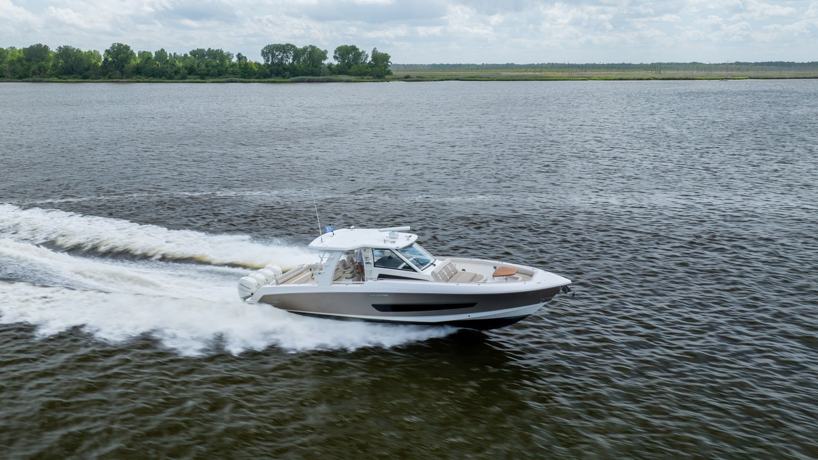 2017 Boston Whaler 420 Outrage