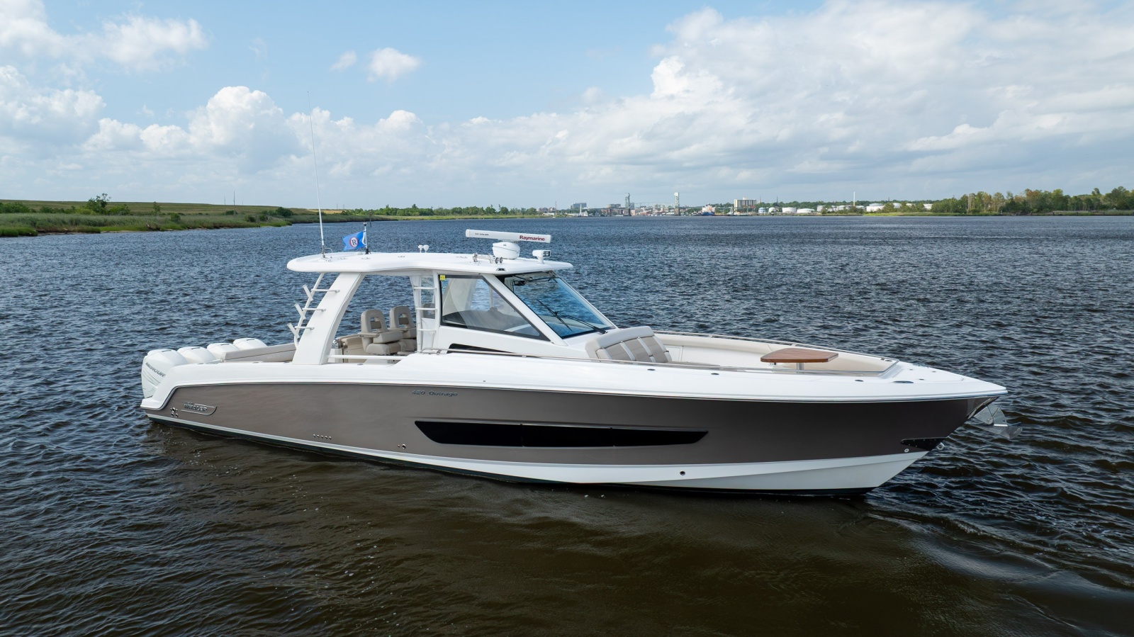 2017 Boston Whaler 420 Outrage
