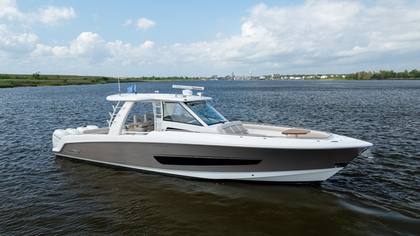 2017 Boston Whaler 420 Outrage