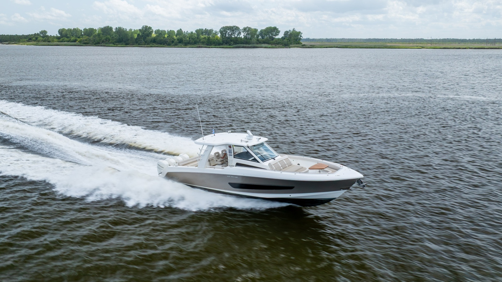 2017 Boston Whaler 420 Outrage