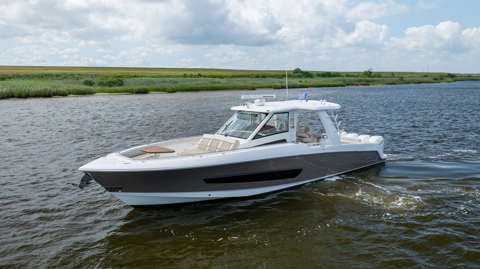 2017 Boston Whaler 420 Outrage