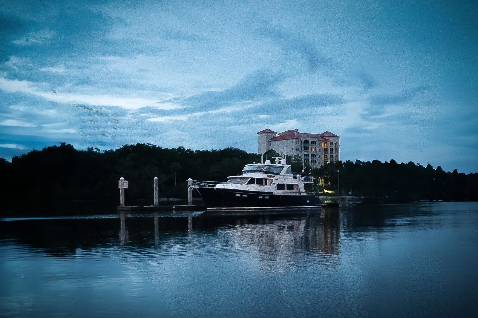 2016 Marlow Explorer 58E