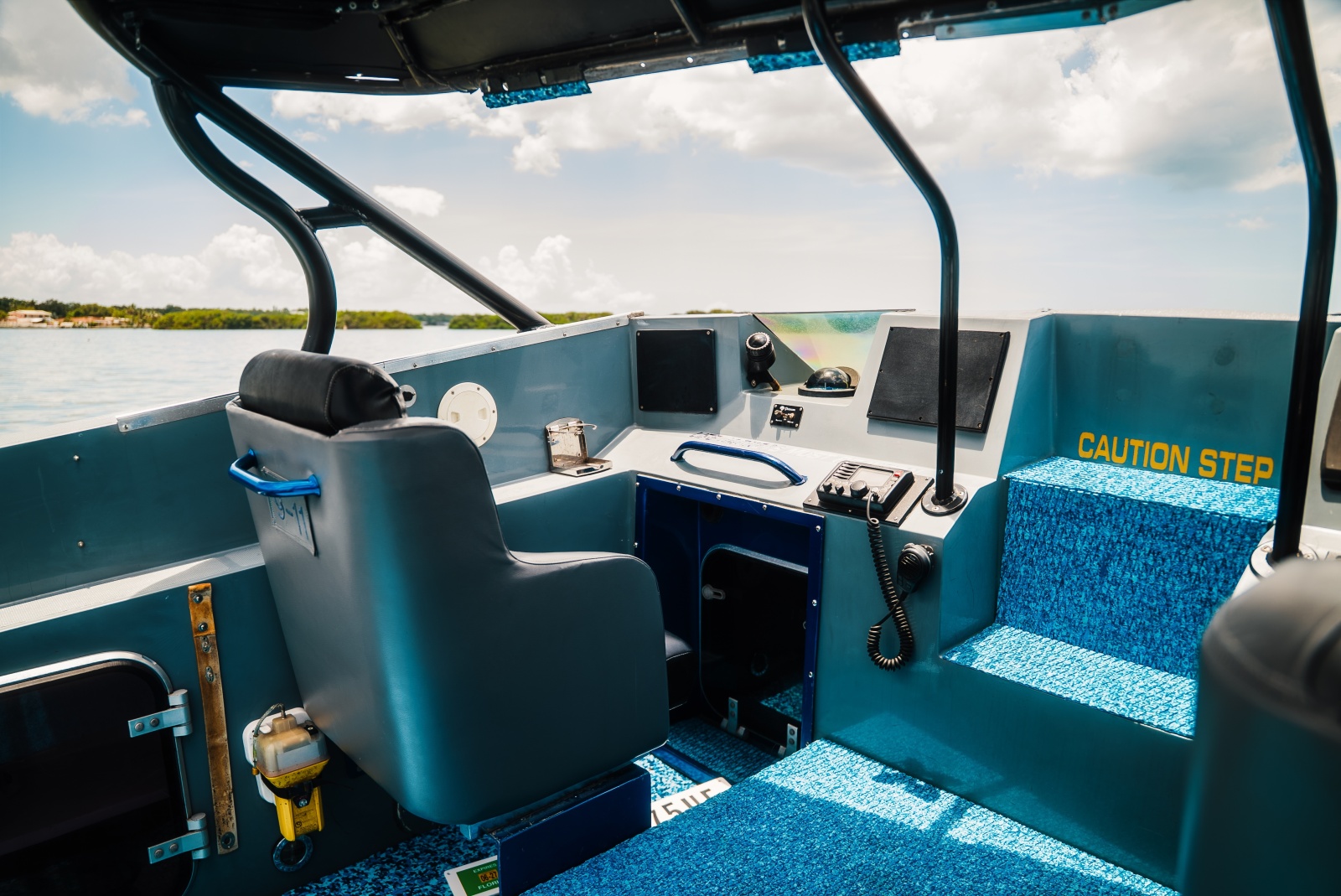 2002 Interceptor Nightcat 27