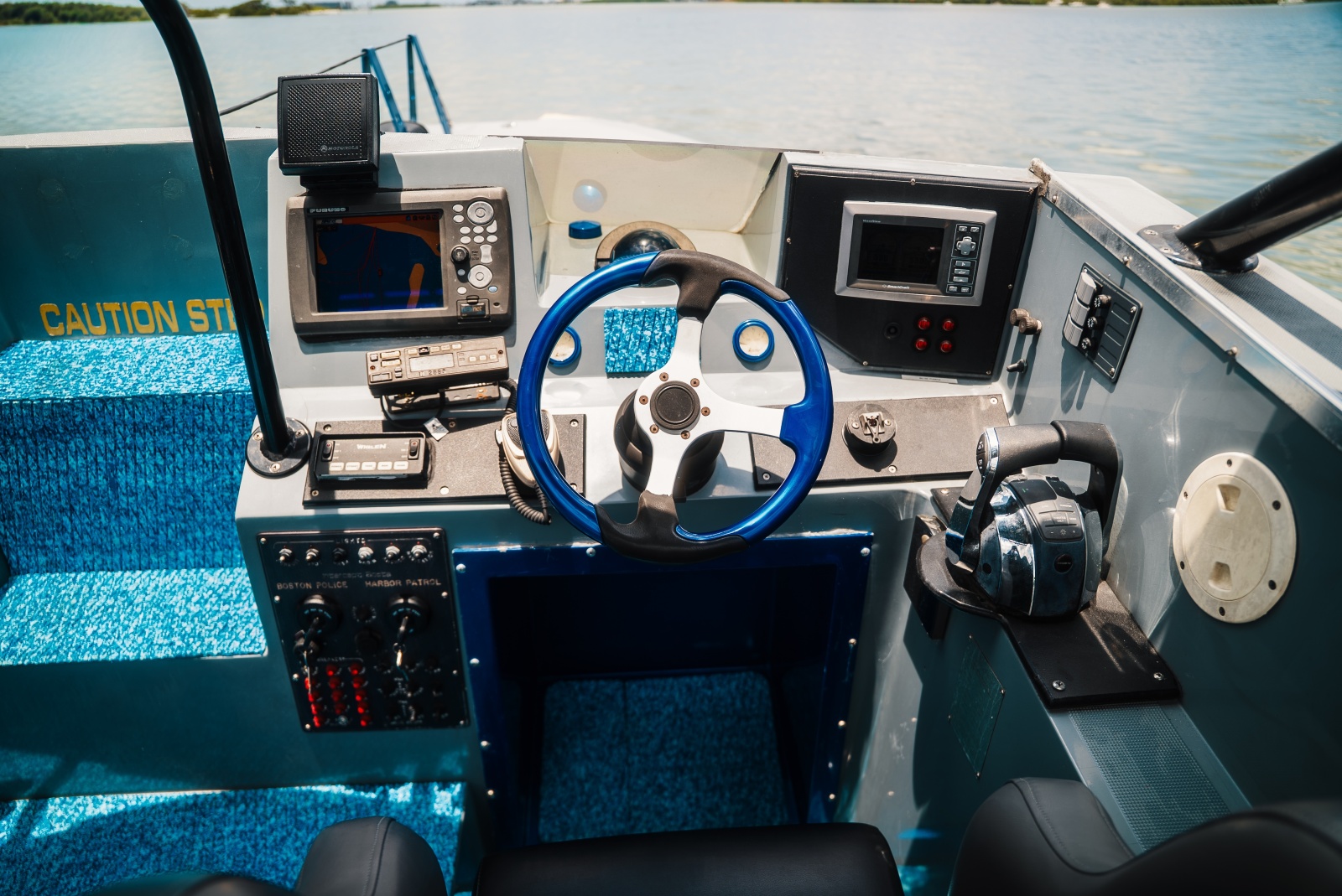 2002 Interceptor Nightcat 27