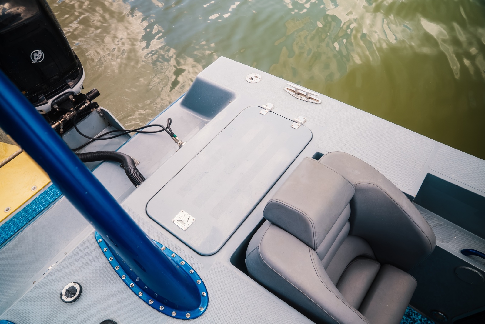 2002 Interceptor Nightcat 27