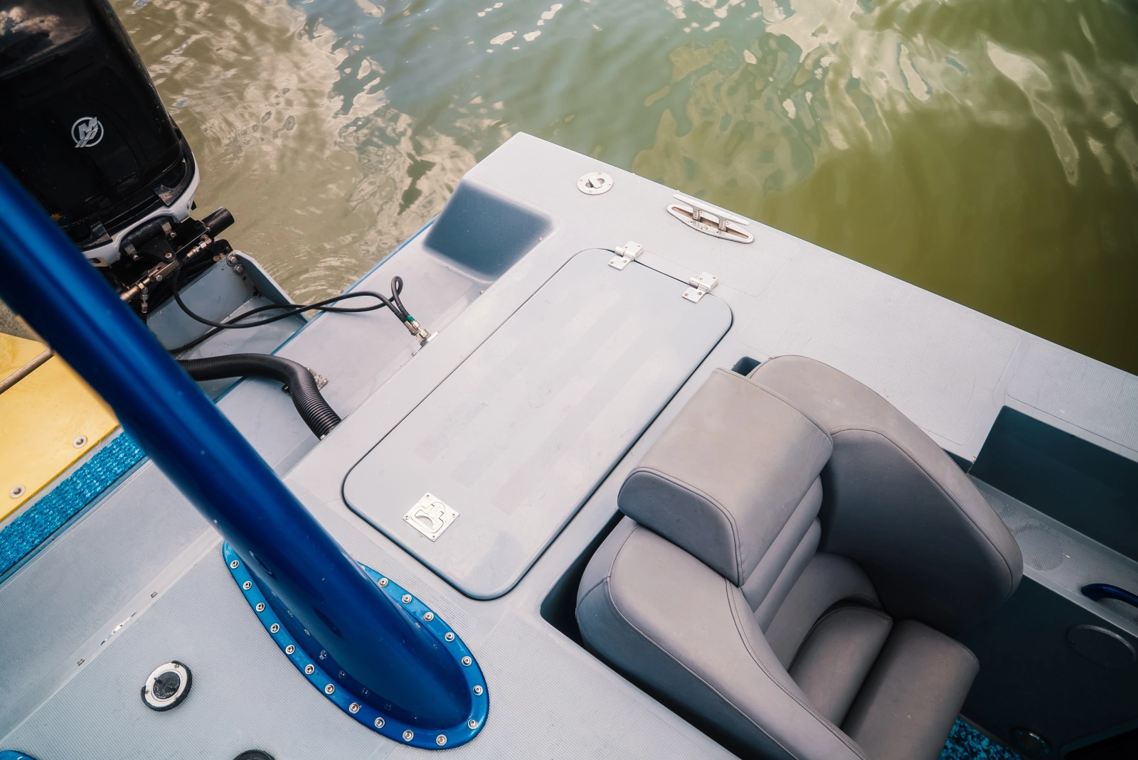 2002 Interceptor Nightcat 27