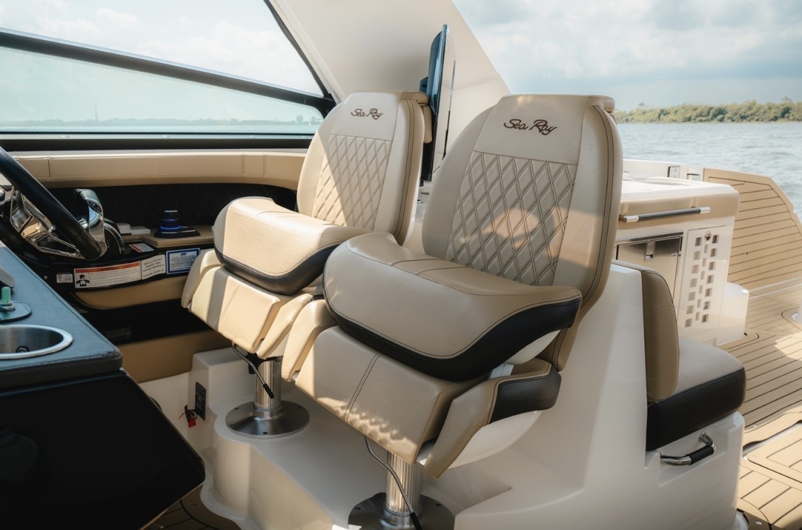2021 Sea Ray SLX 400 Outboard