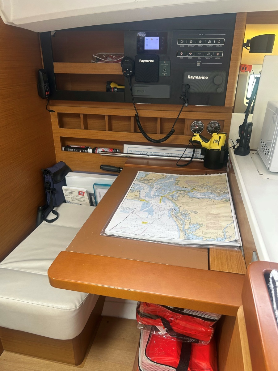 Jeanneau 44 SO 