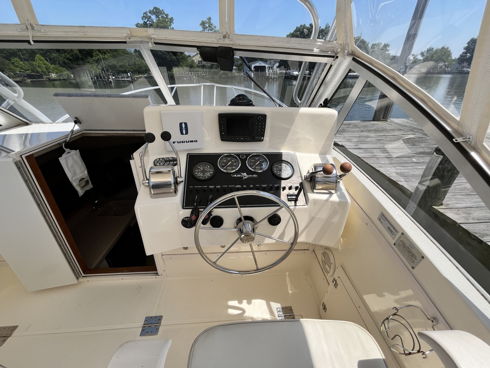 2003 Albemarle 280 Express Fisherman