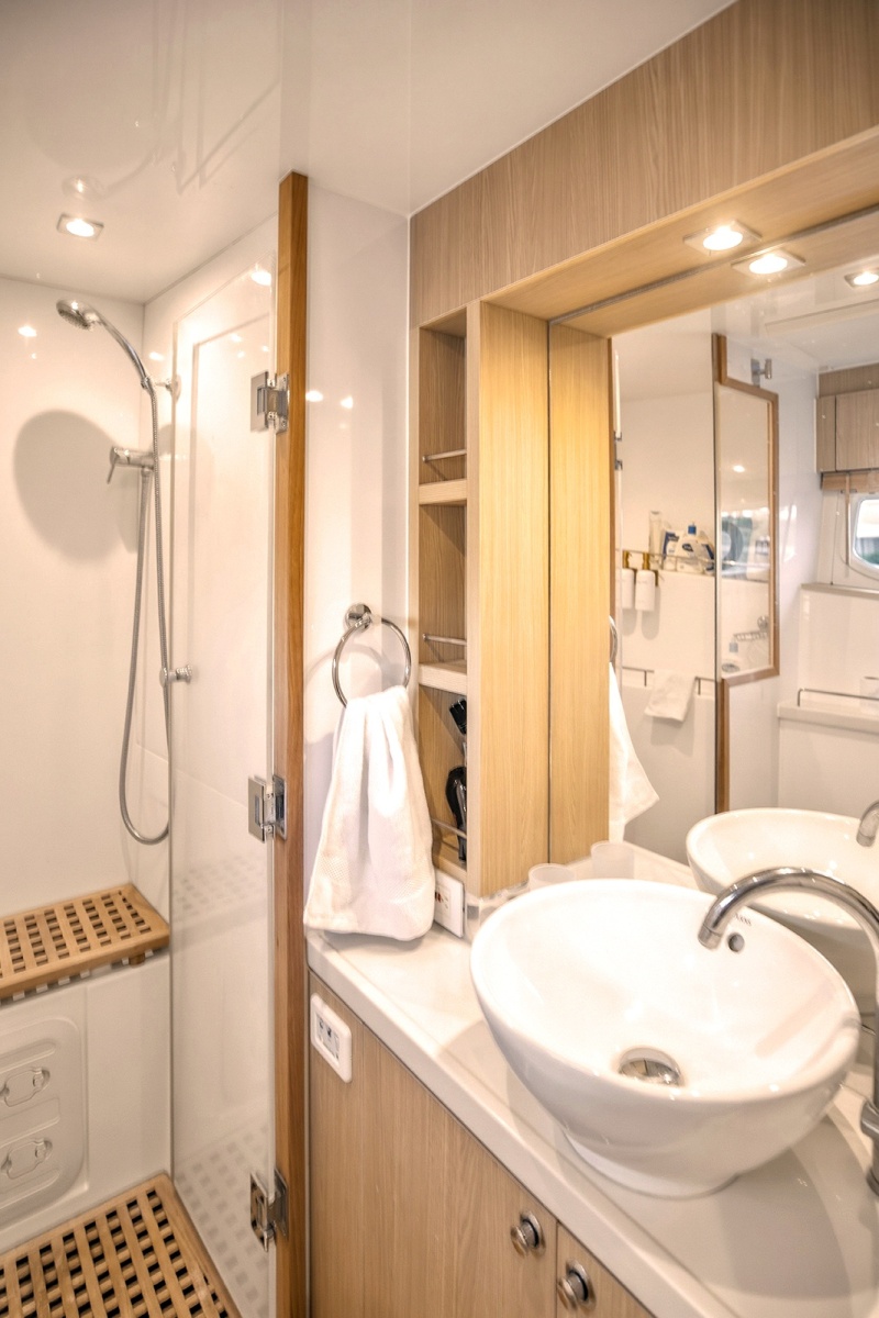 2021 Aquila 44 PowerCat