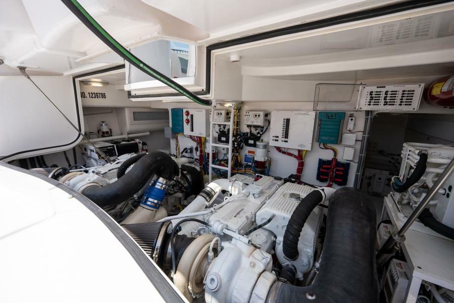 Viking 42 - Drop'Em - Engine