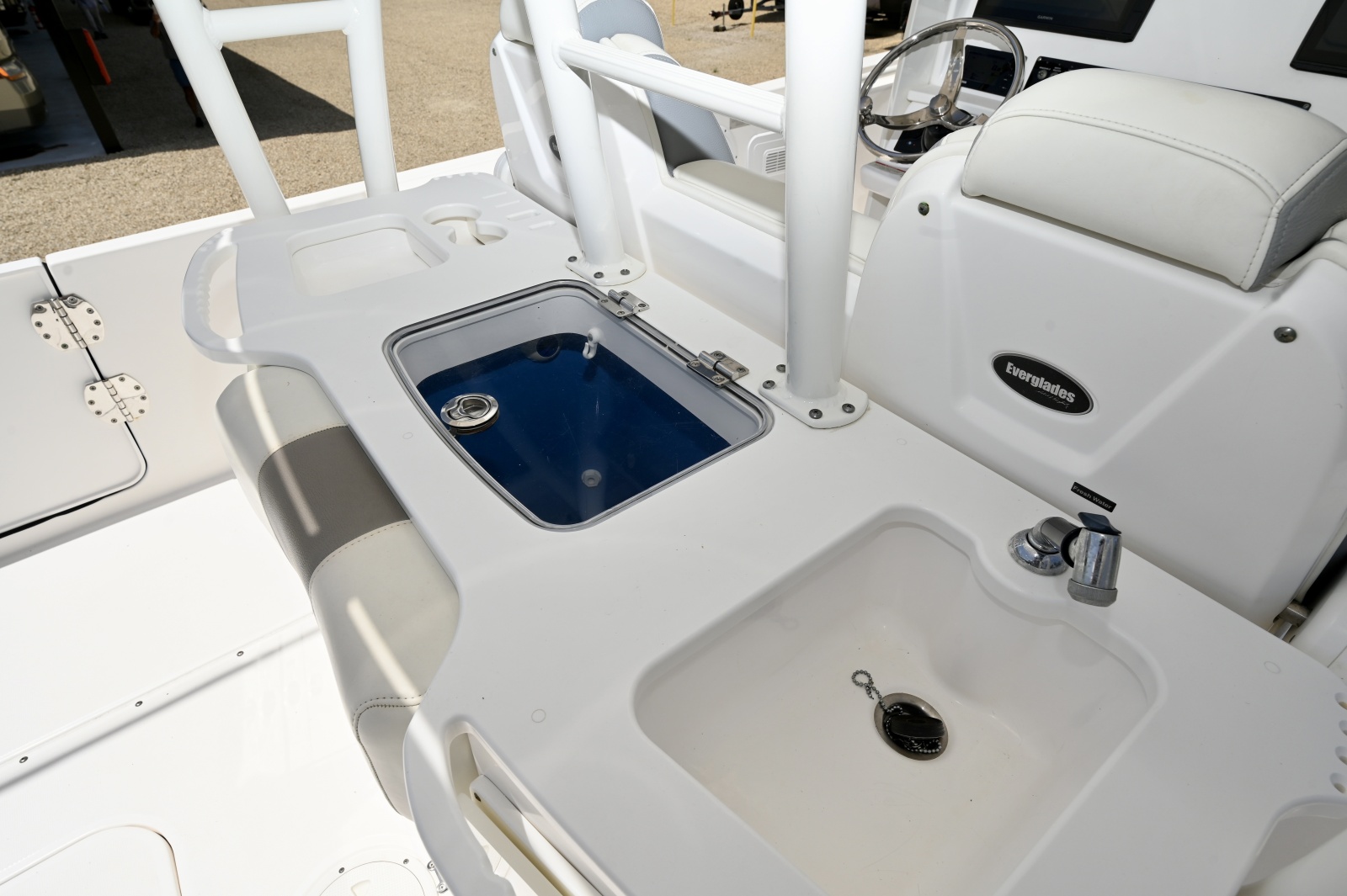 Work Station Sink & Baitwell