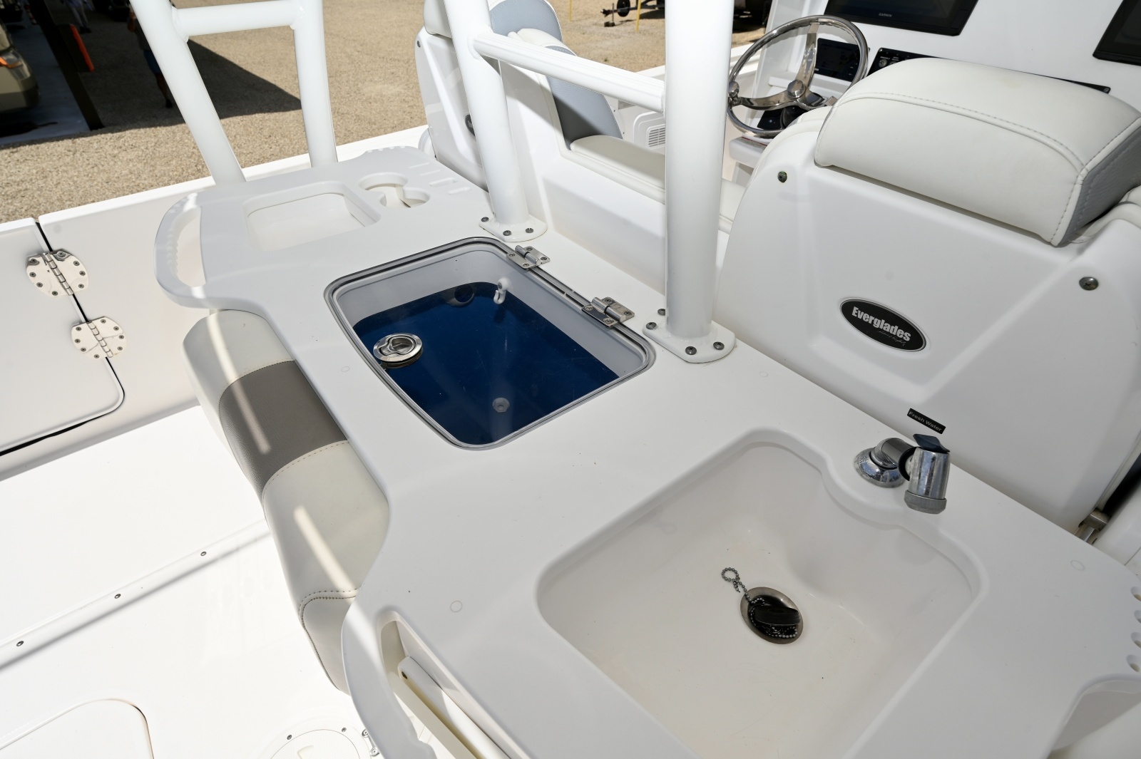 Work Station Sink & Baitwell