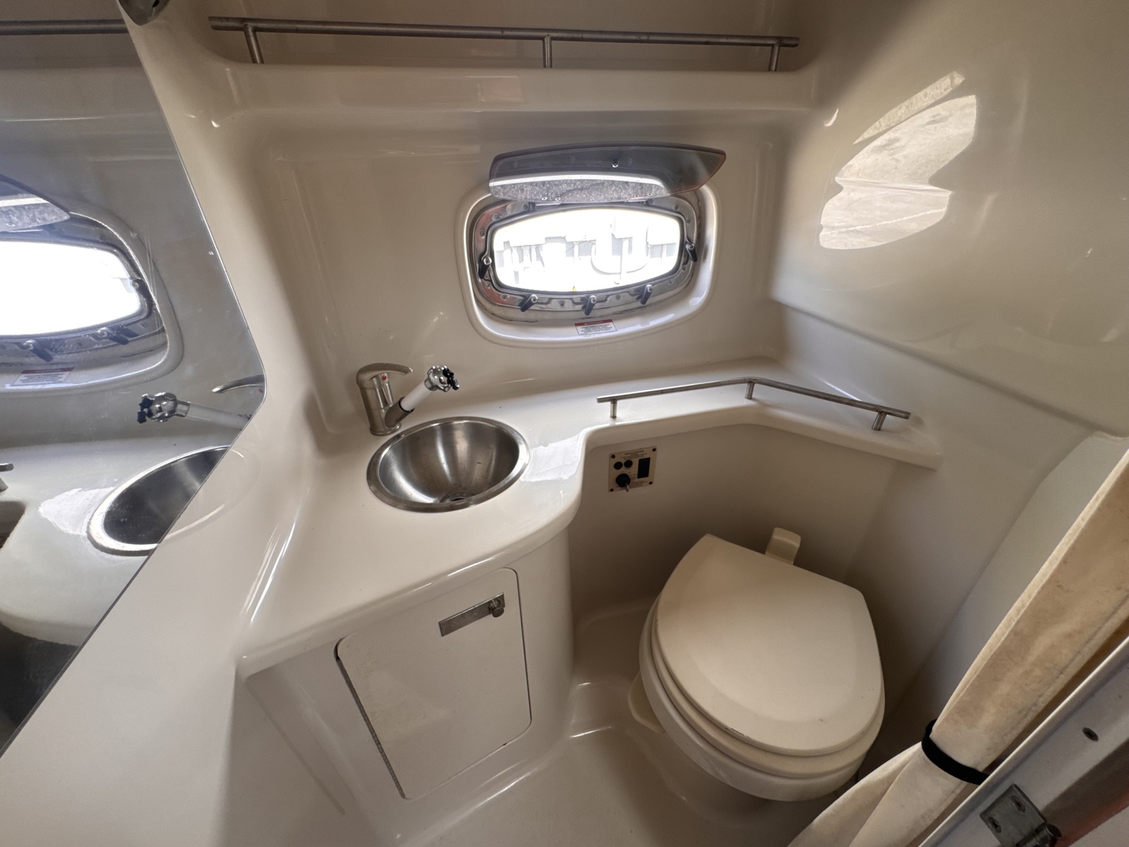 2009 Sea Ray 270 Sundancer