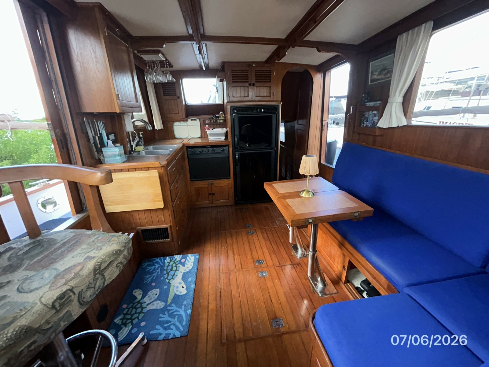 36' Monk salon aft