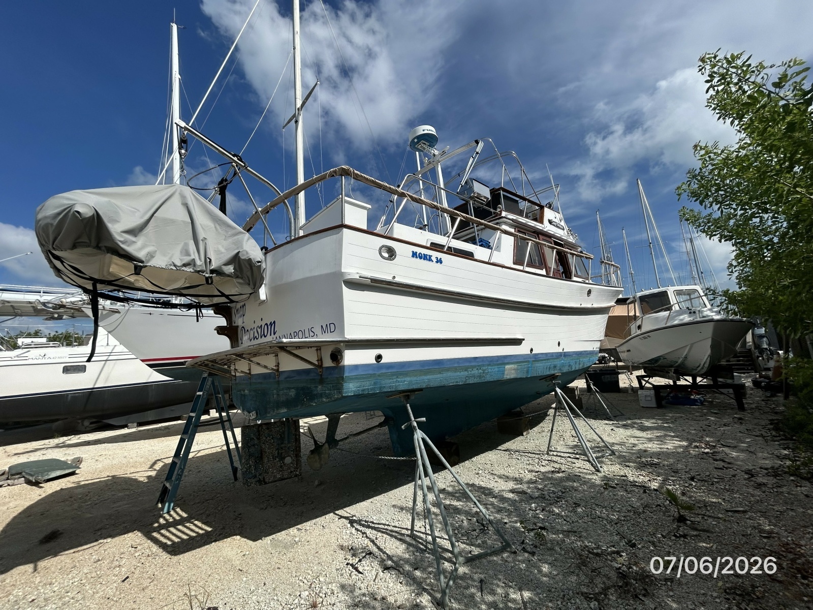 36' Monk starboard aft profile