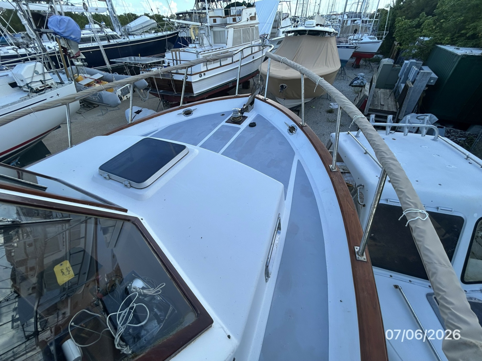 36' Monk foredeck2