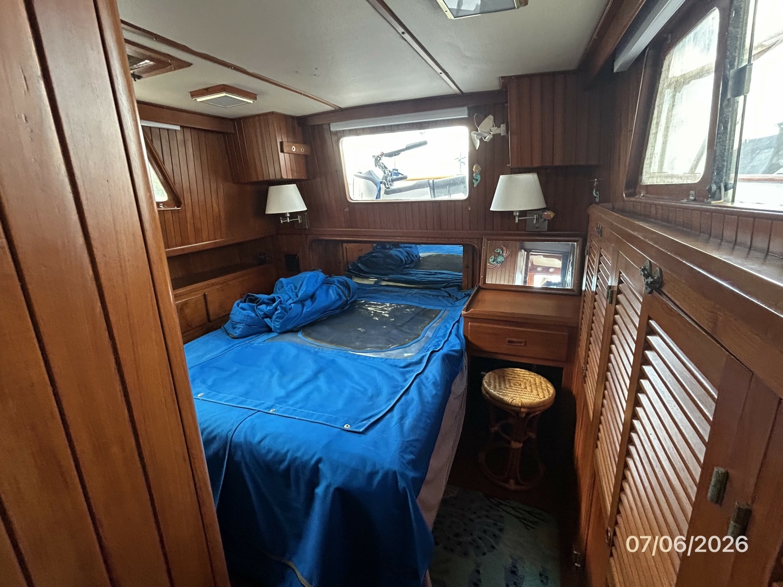 36' Monk master stateroom