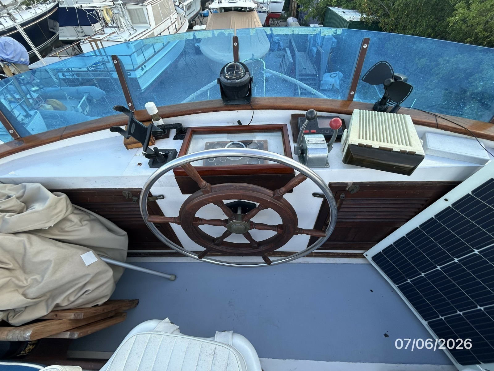 36' Monk flybridge helm