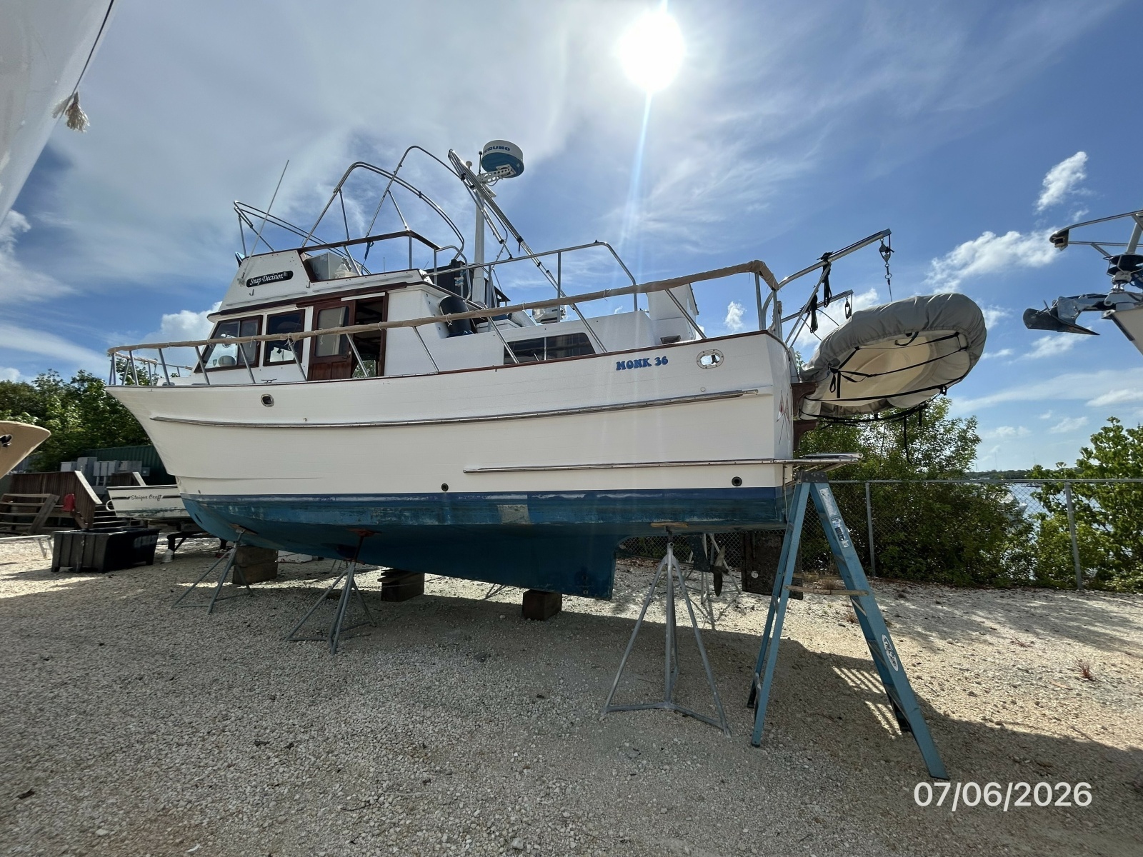 36' Monk port aft profile