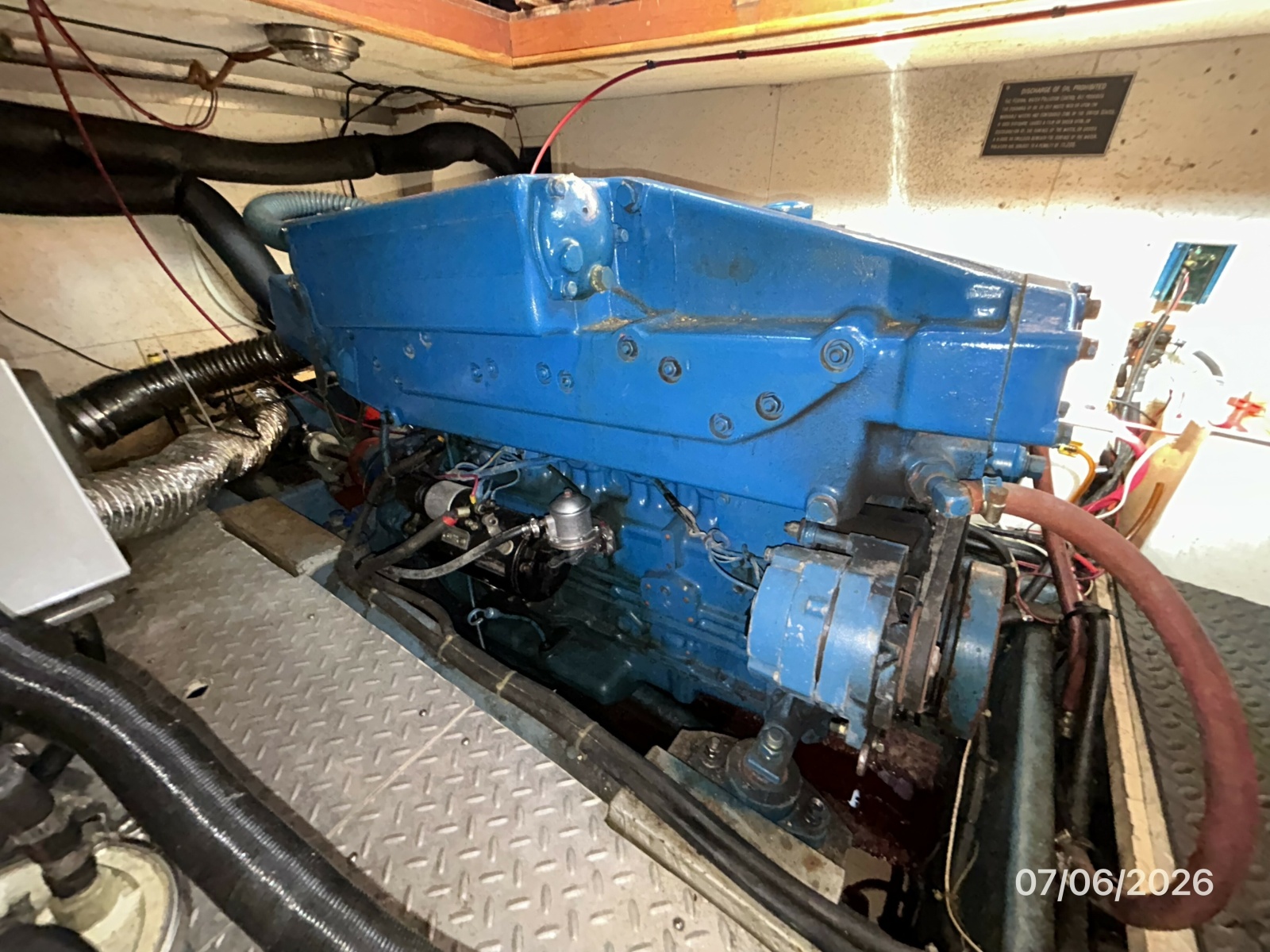36' Monk main engine1
