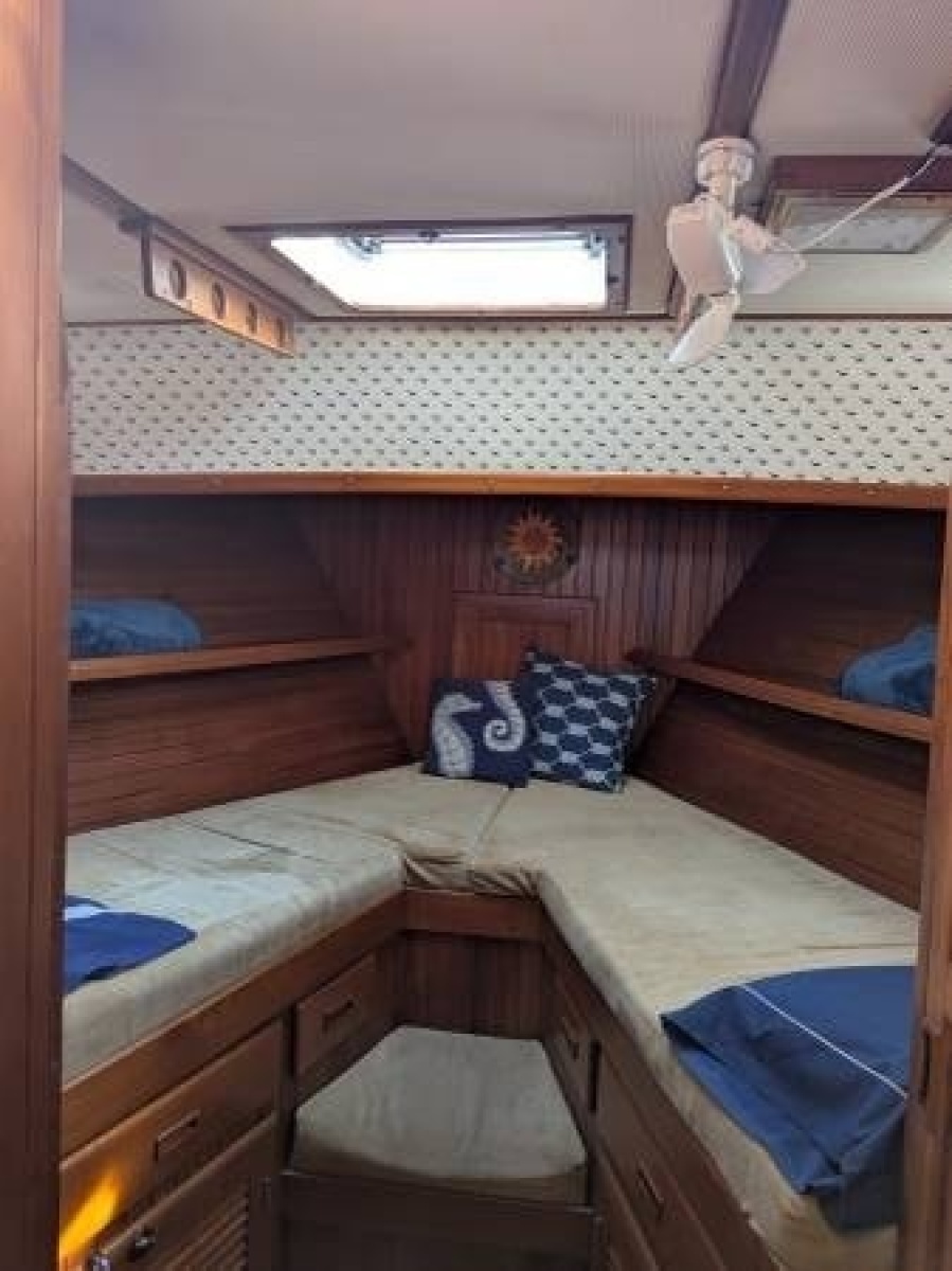 36' Monk guest stateroom1