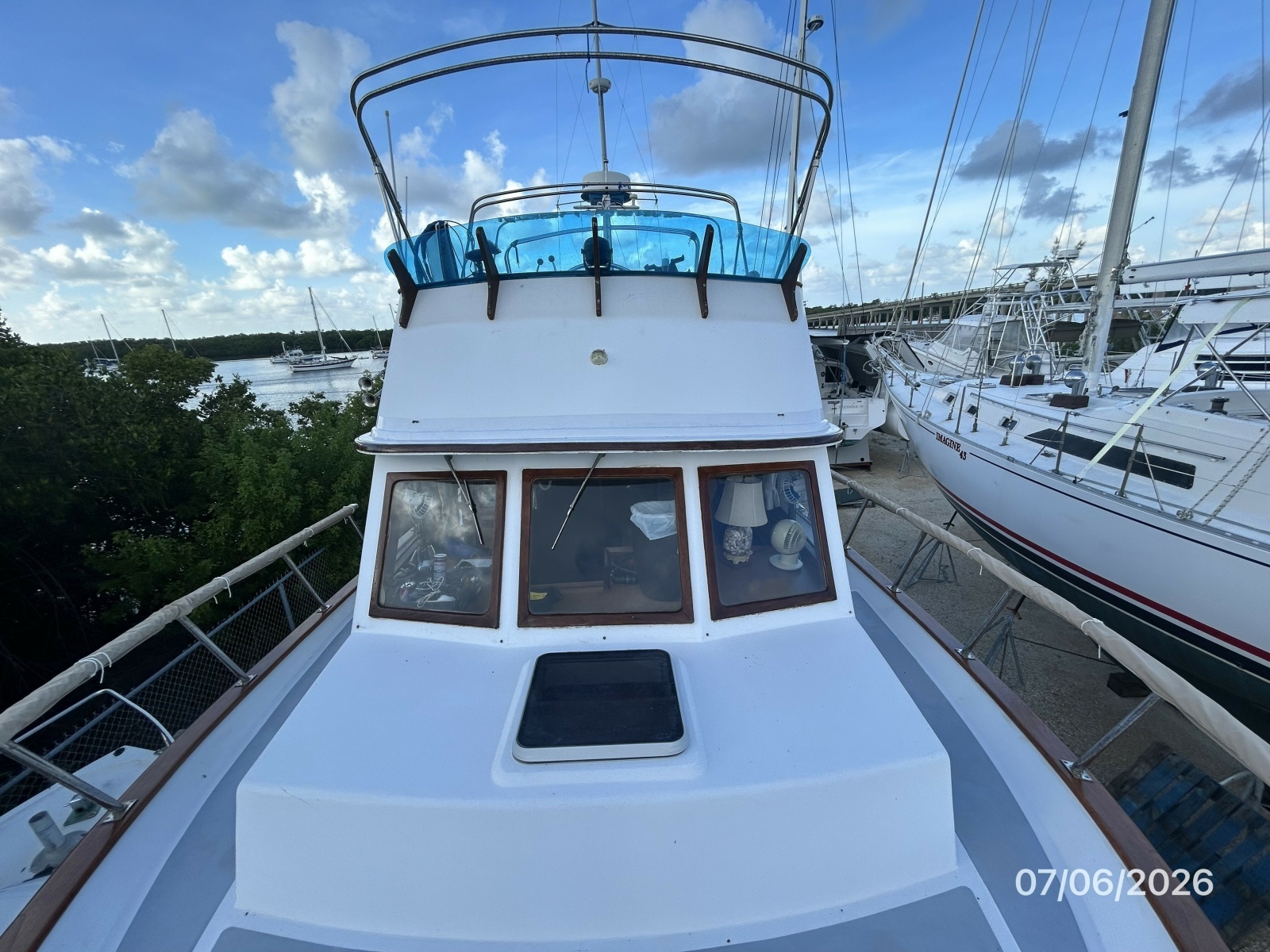 36' Monk foredeck aft