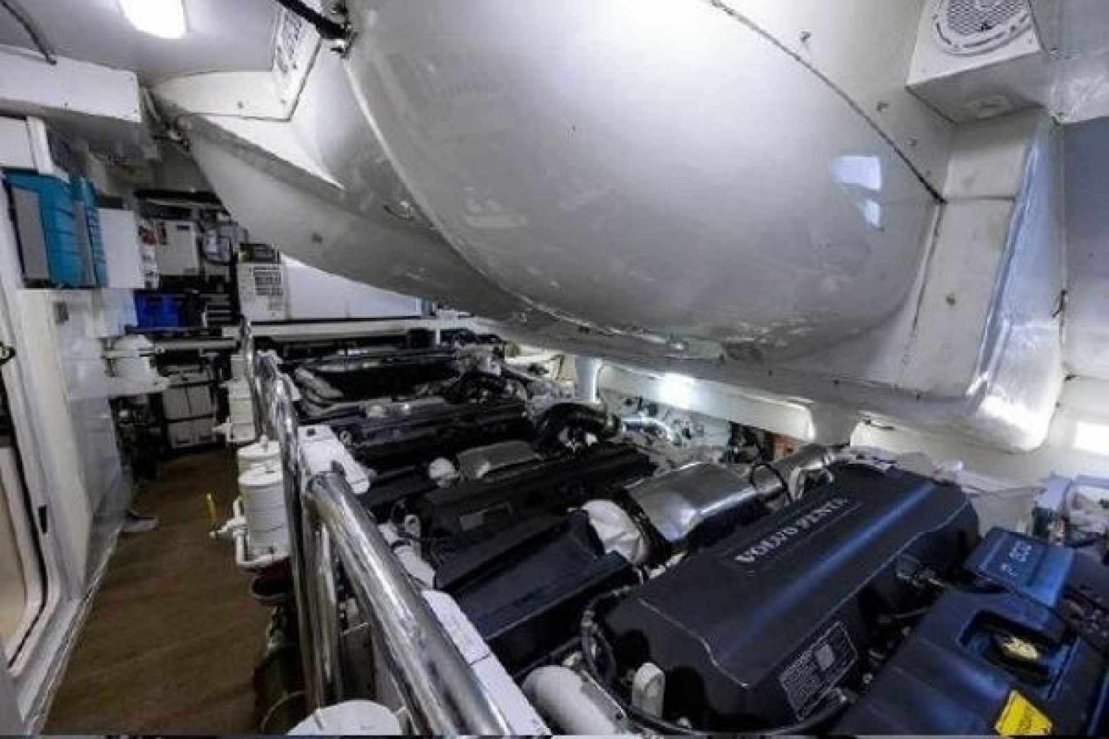 2012 Lazzara Yachts LSX 95 Flybridge