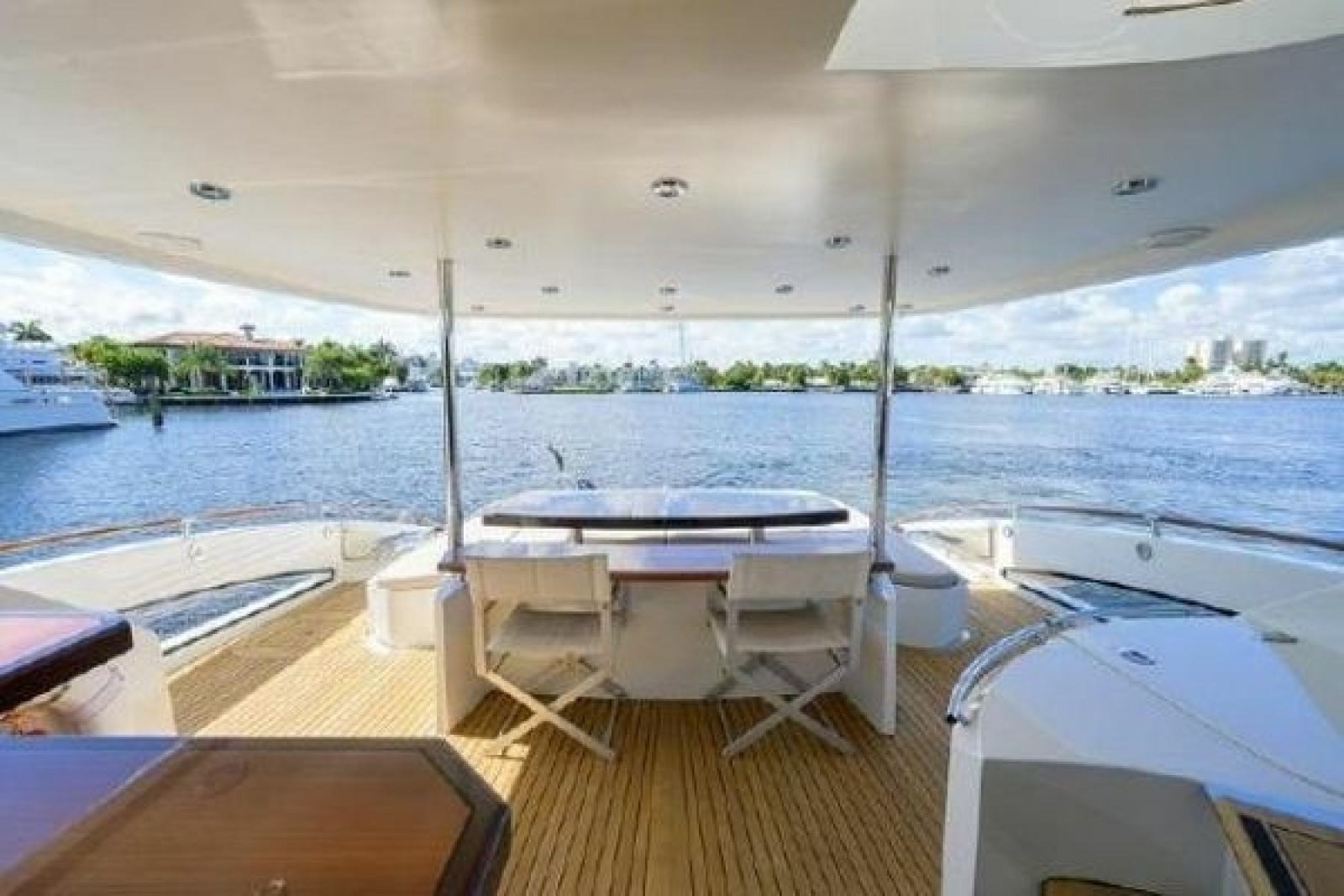 2012 Lazzara Yachts LSX 95 Flybridge