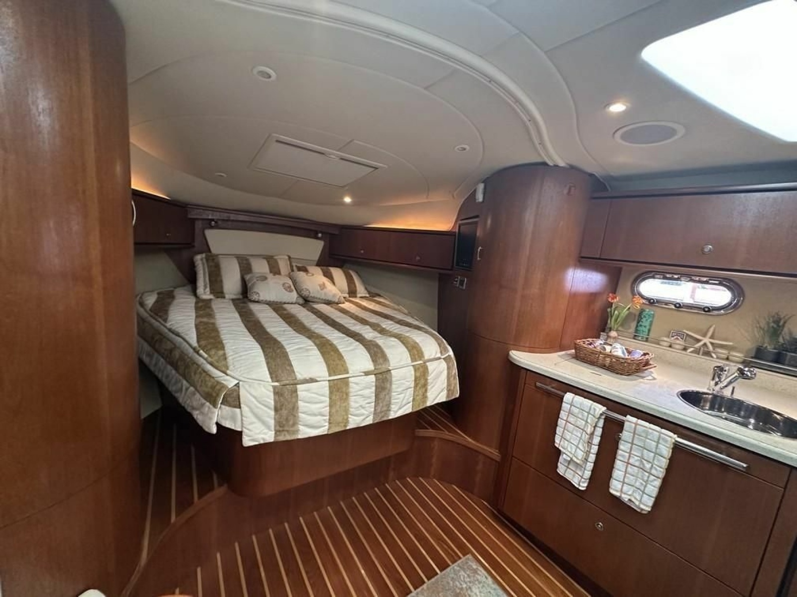 2008 Tiara Yachts 3500 Sovran
