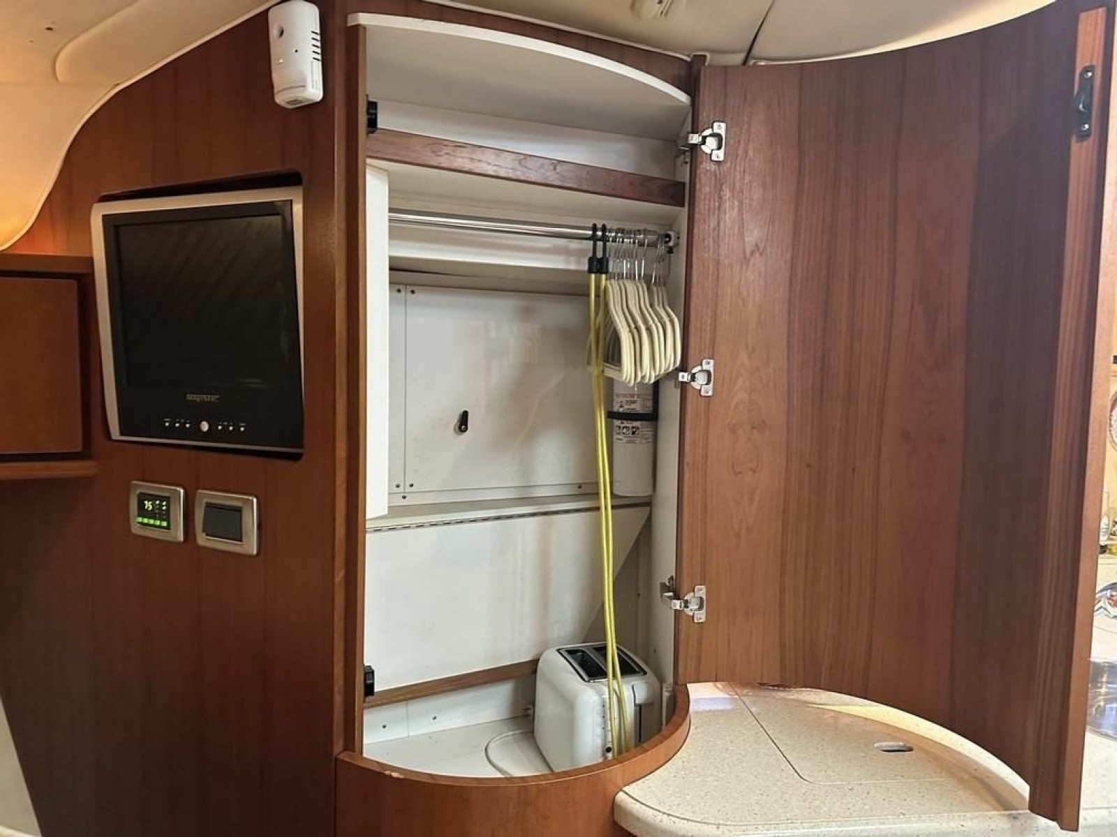 2008 Tiara Yachts 3500 Sovran
