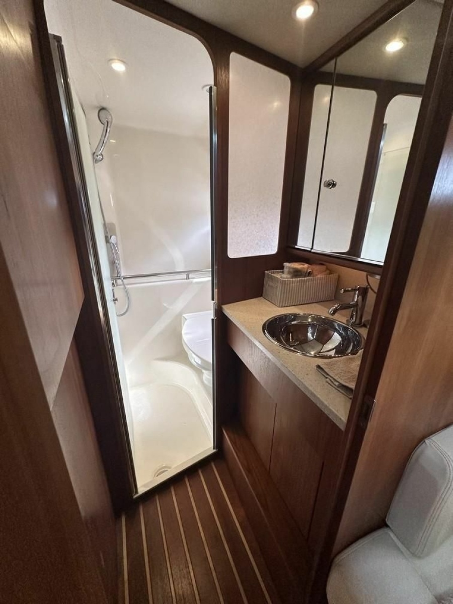 2008 Tiara Yachts 3500 Sovran