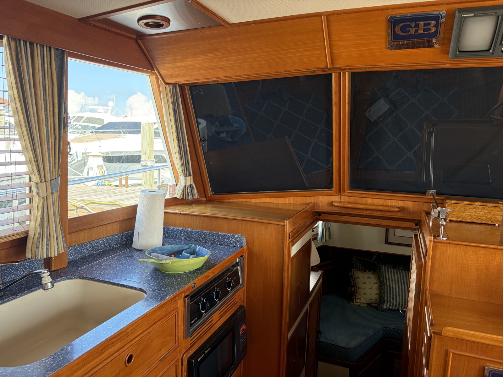 2001 Grand Banks