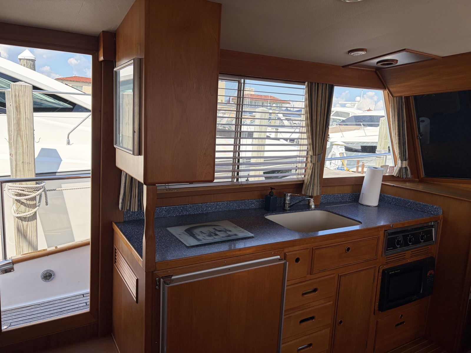 2001 Grand Banks 