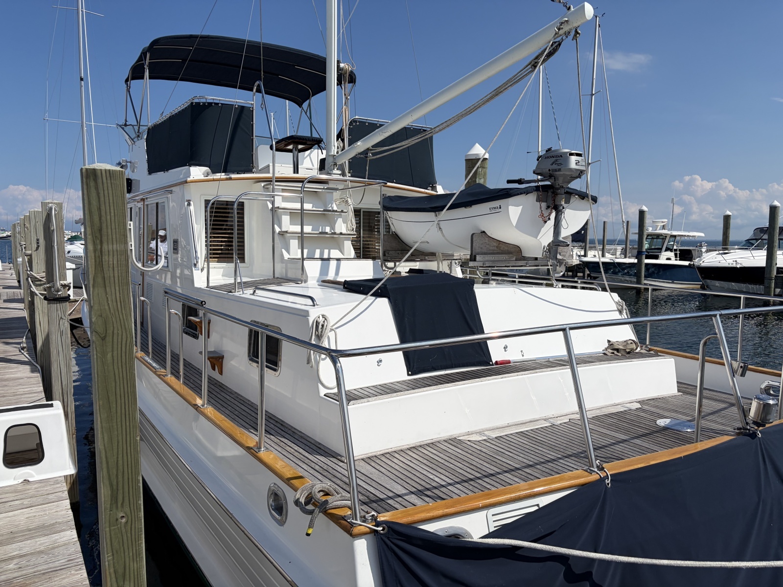 2001 Grand Banks 