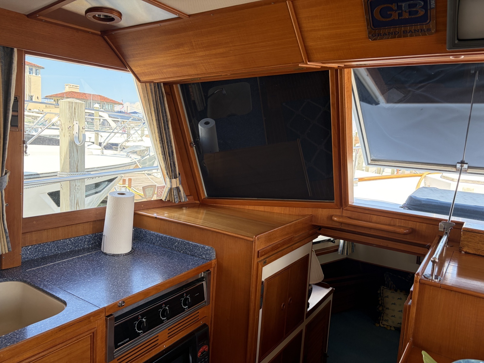2001 Grand Banks 
