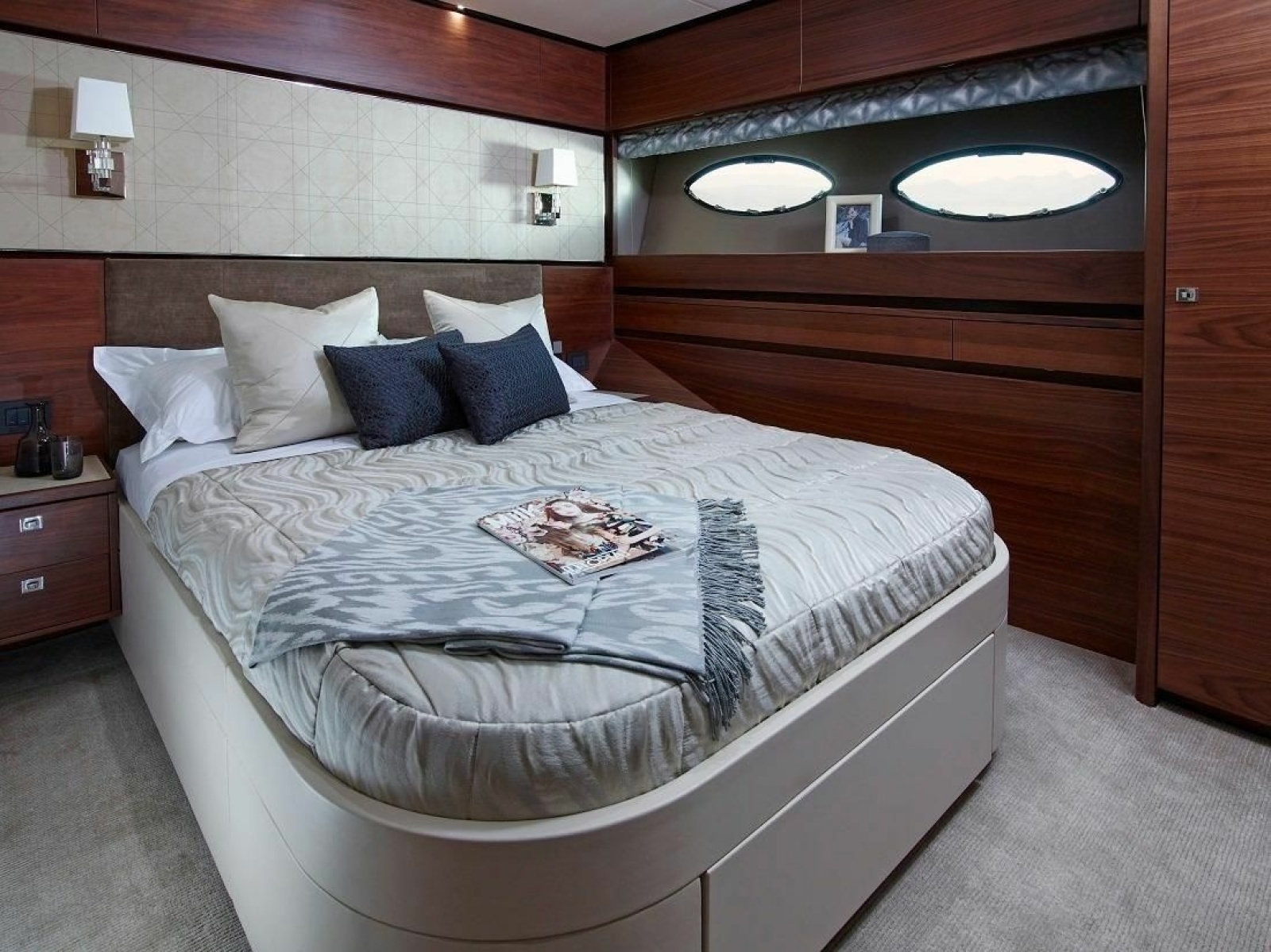 2015 Princess 88 Flybridge Motor Yacht