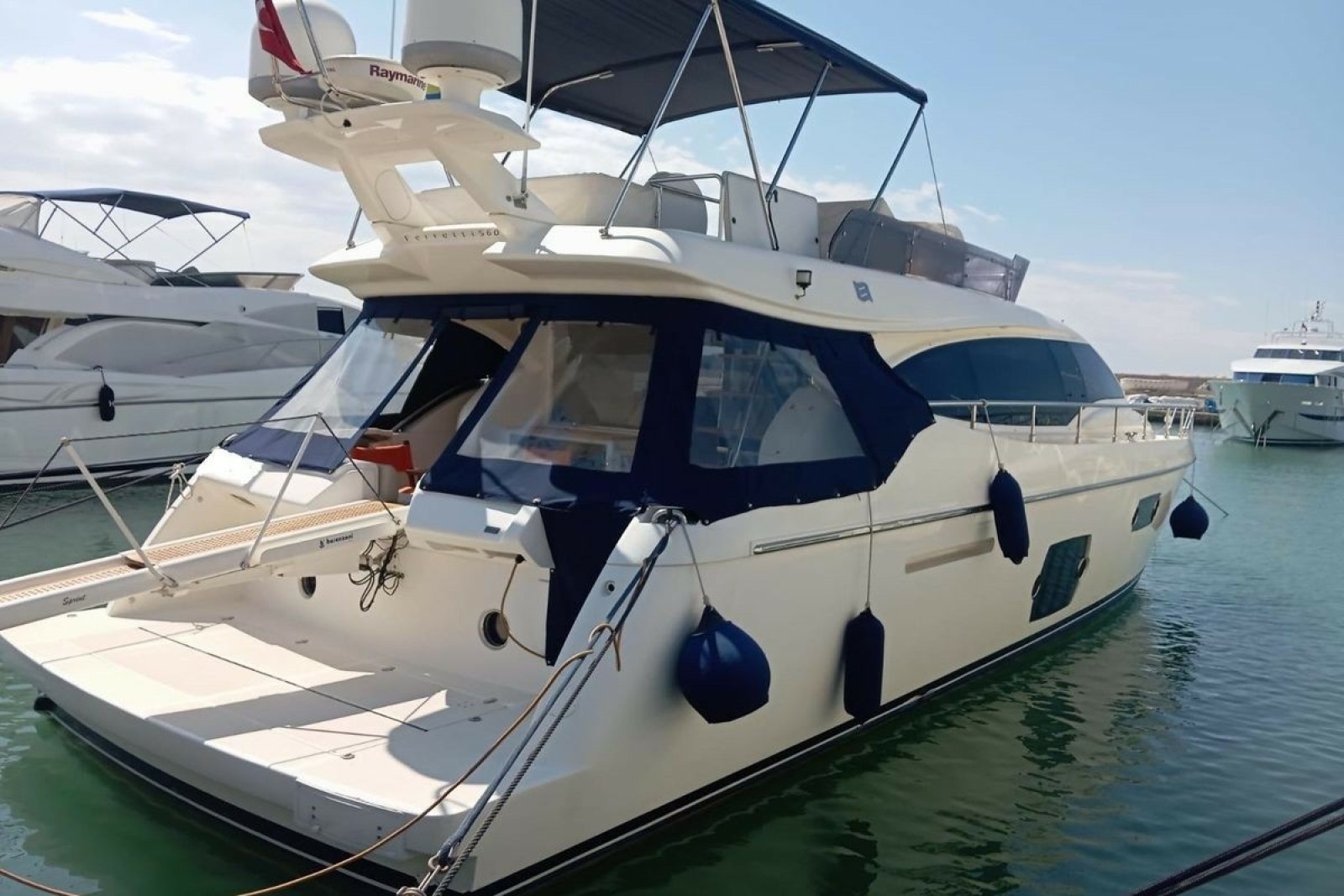2010 Ferretti Yachts 560