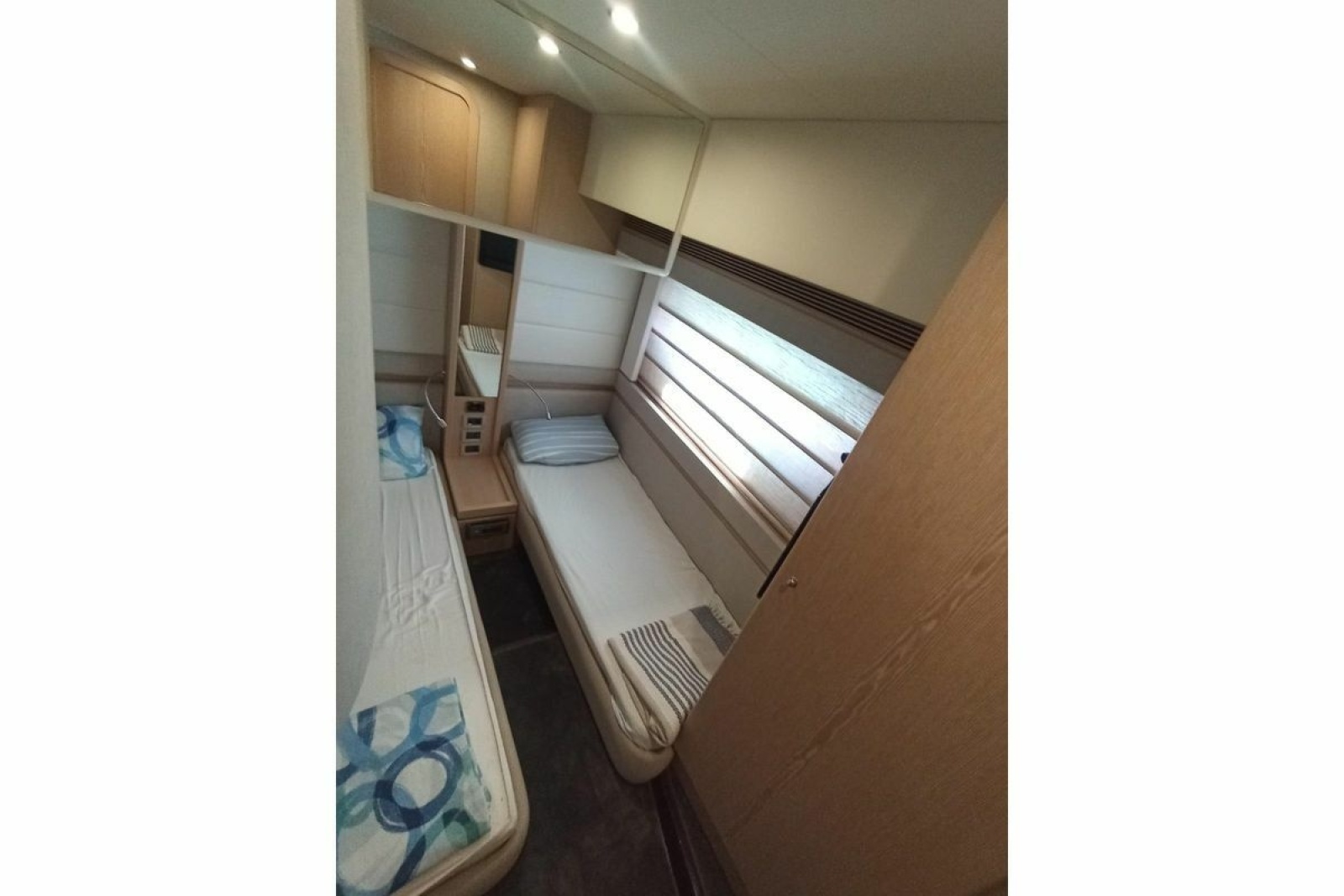 2010 Ferretti Yachts 560
