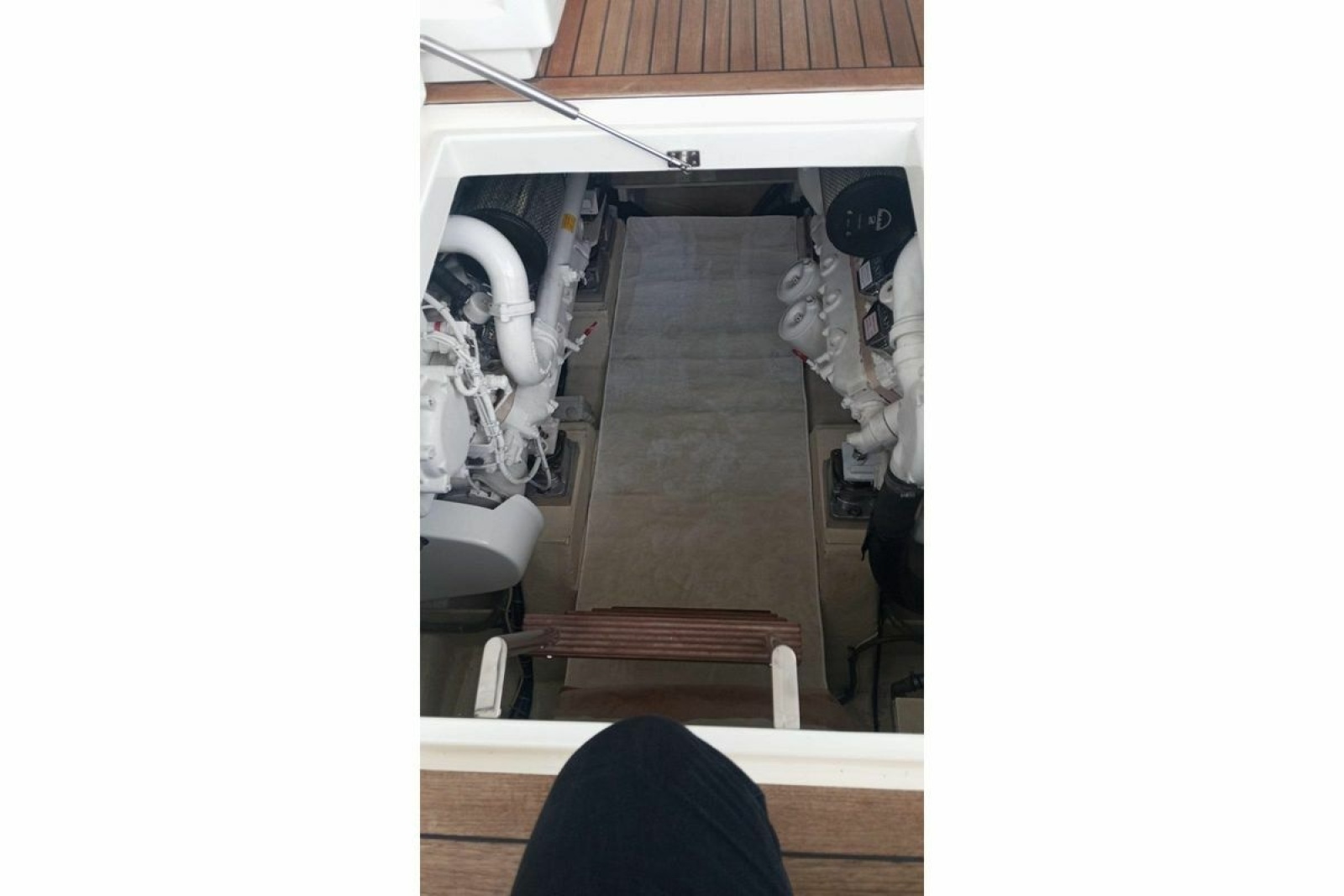 2010 Ferretti Yachts 560