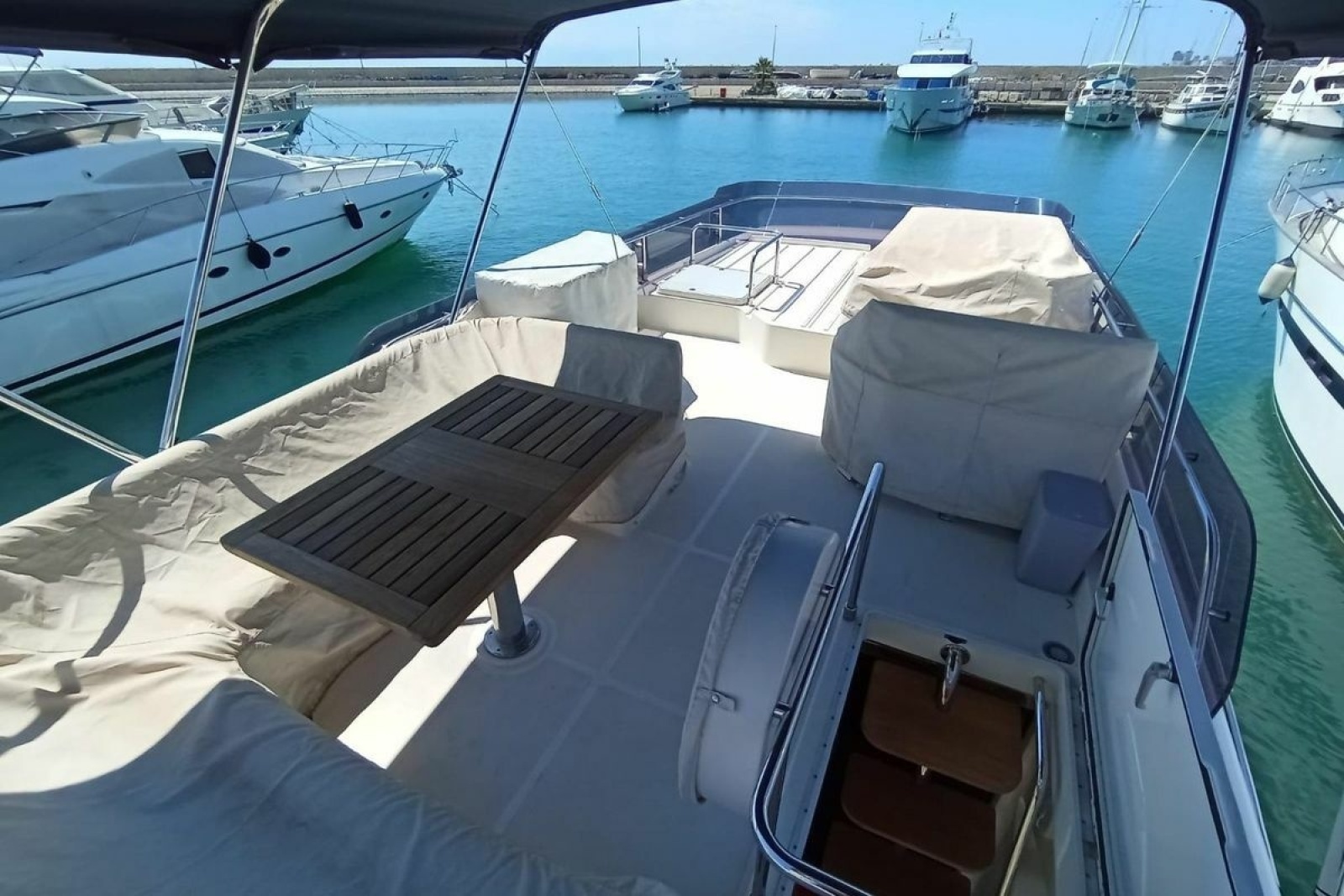 2010 Ferretti Yachts 560