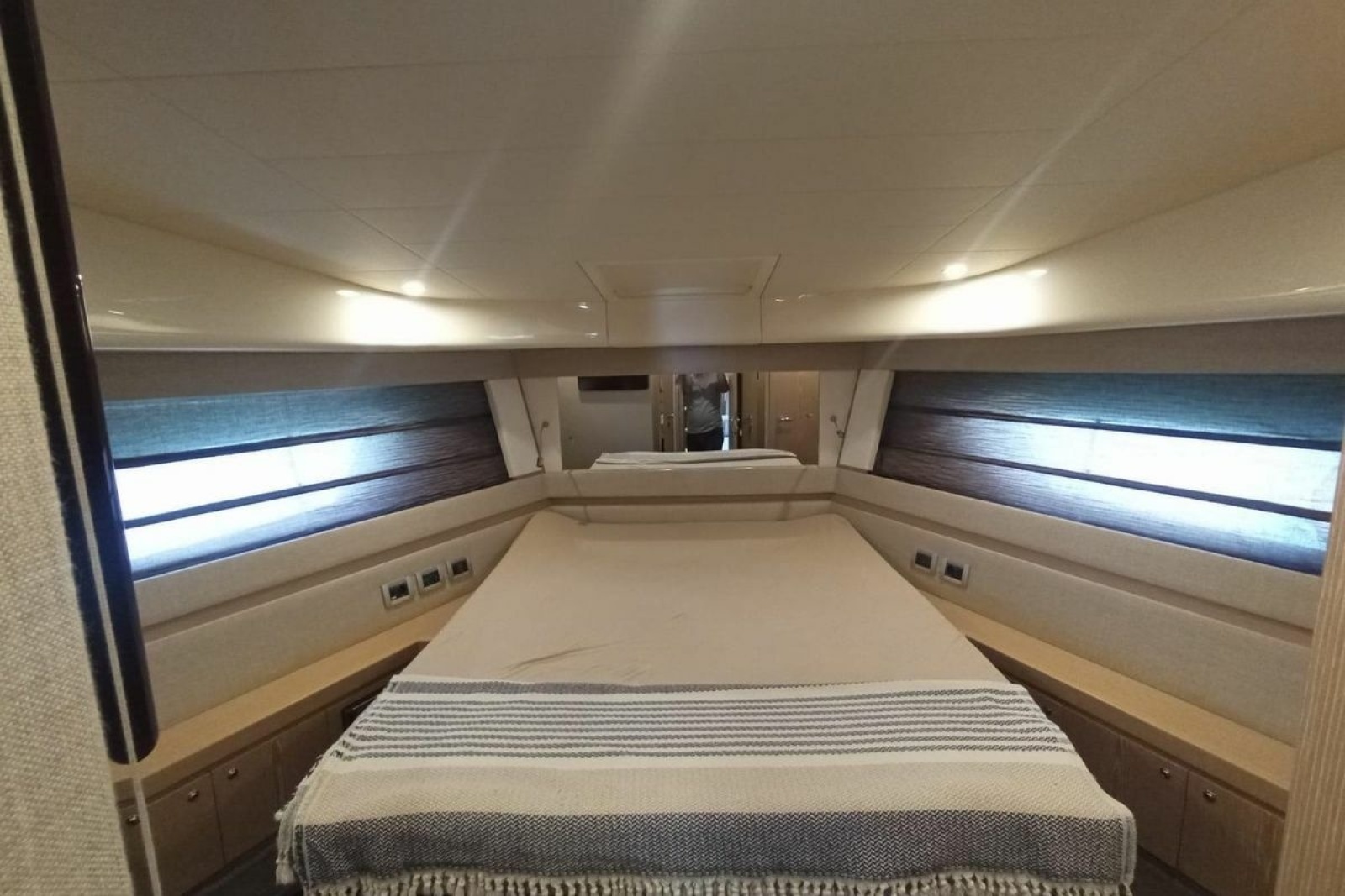 2010 Ferretti Yachts 560