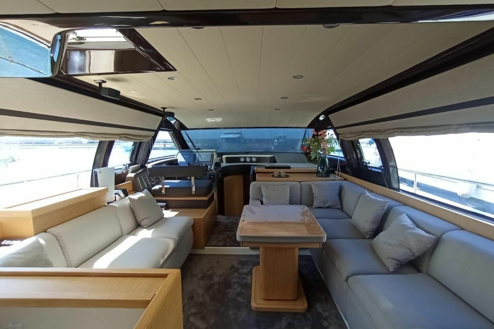 2010 Ferretti Yachts 560
