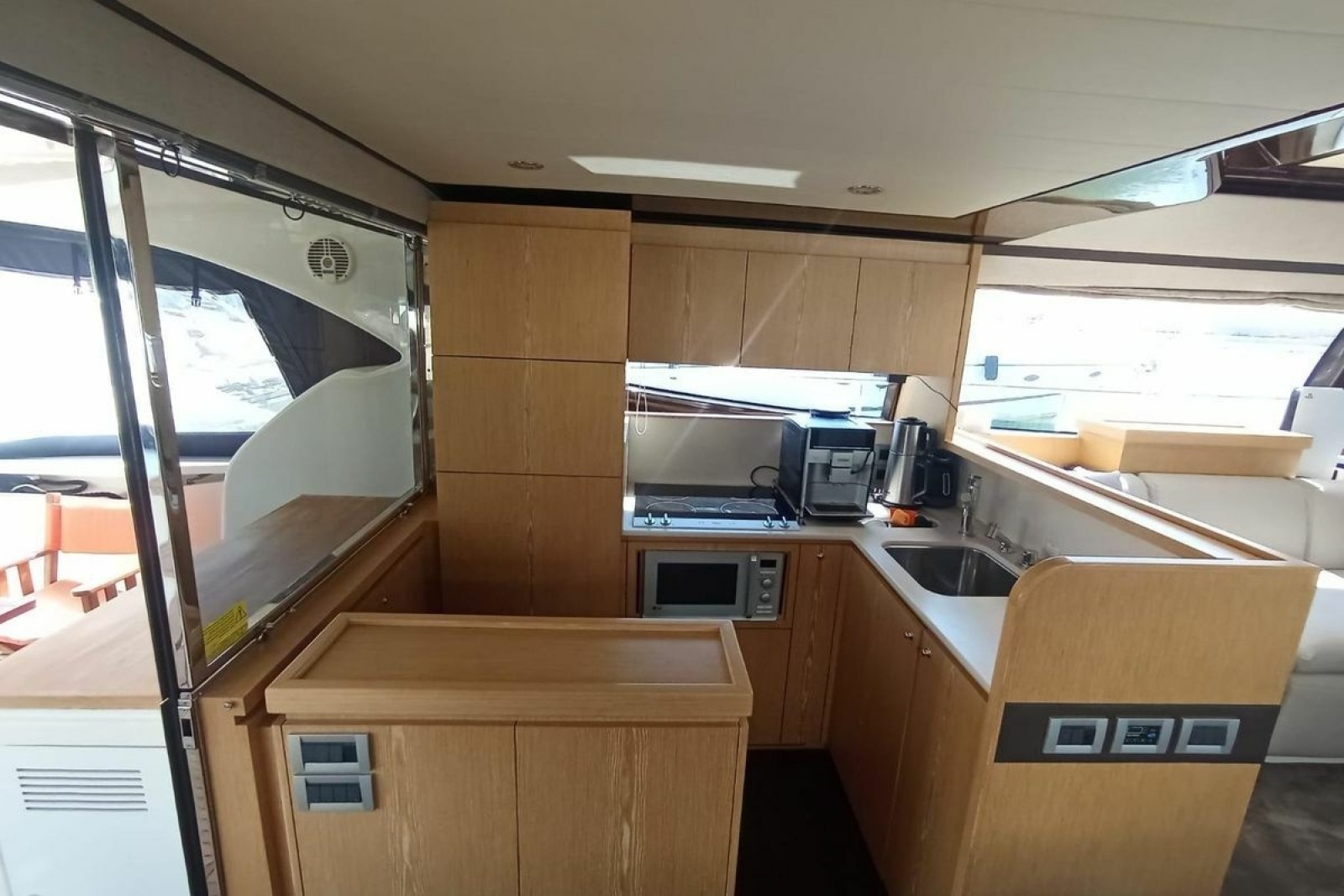 2010 Ferretti Yachts 560