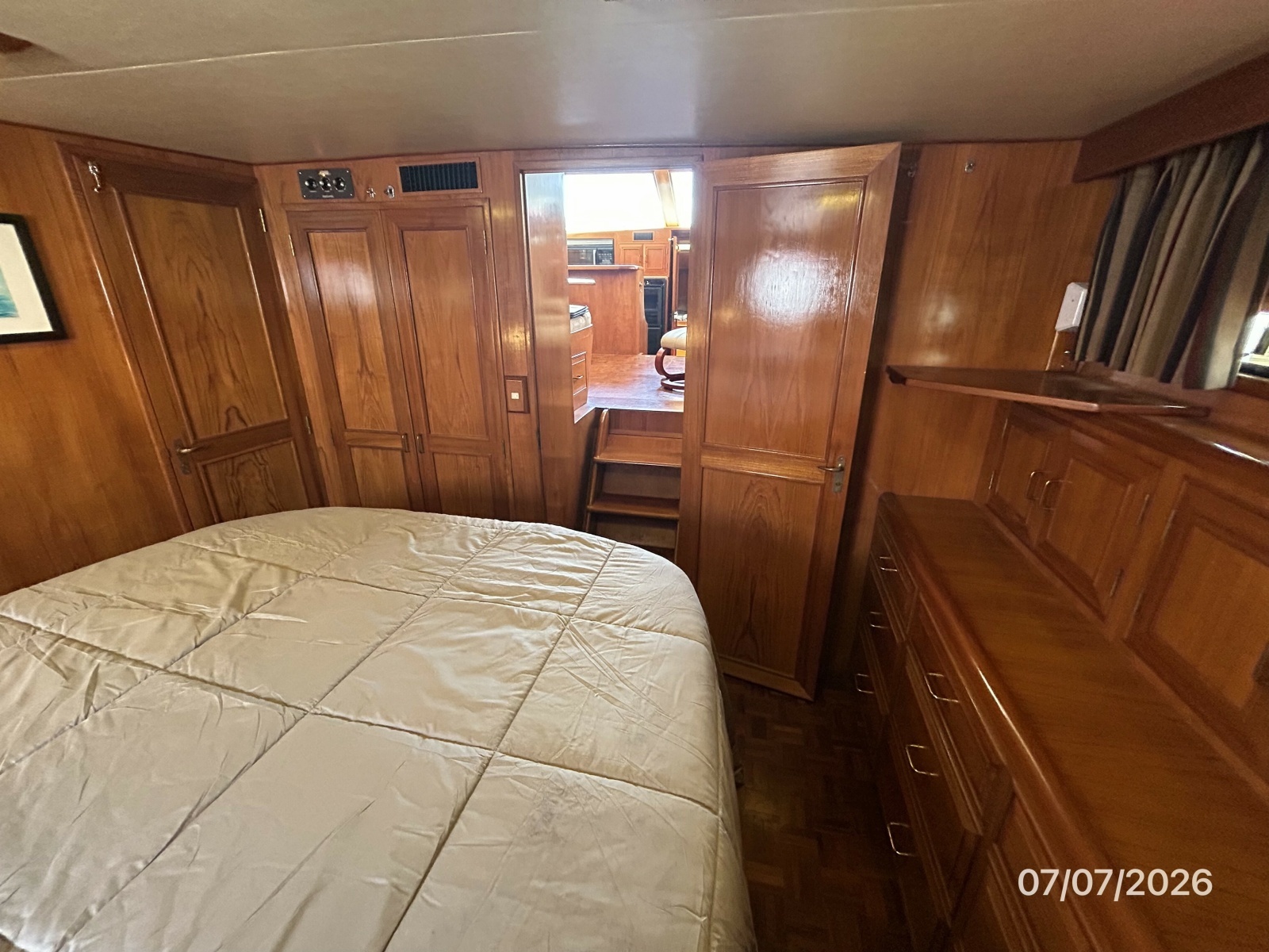 42' Ocean Alexander master stateroom forward