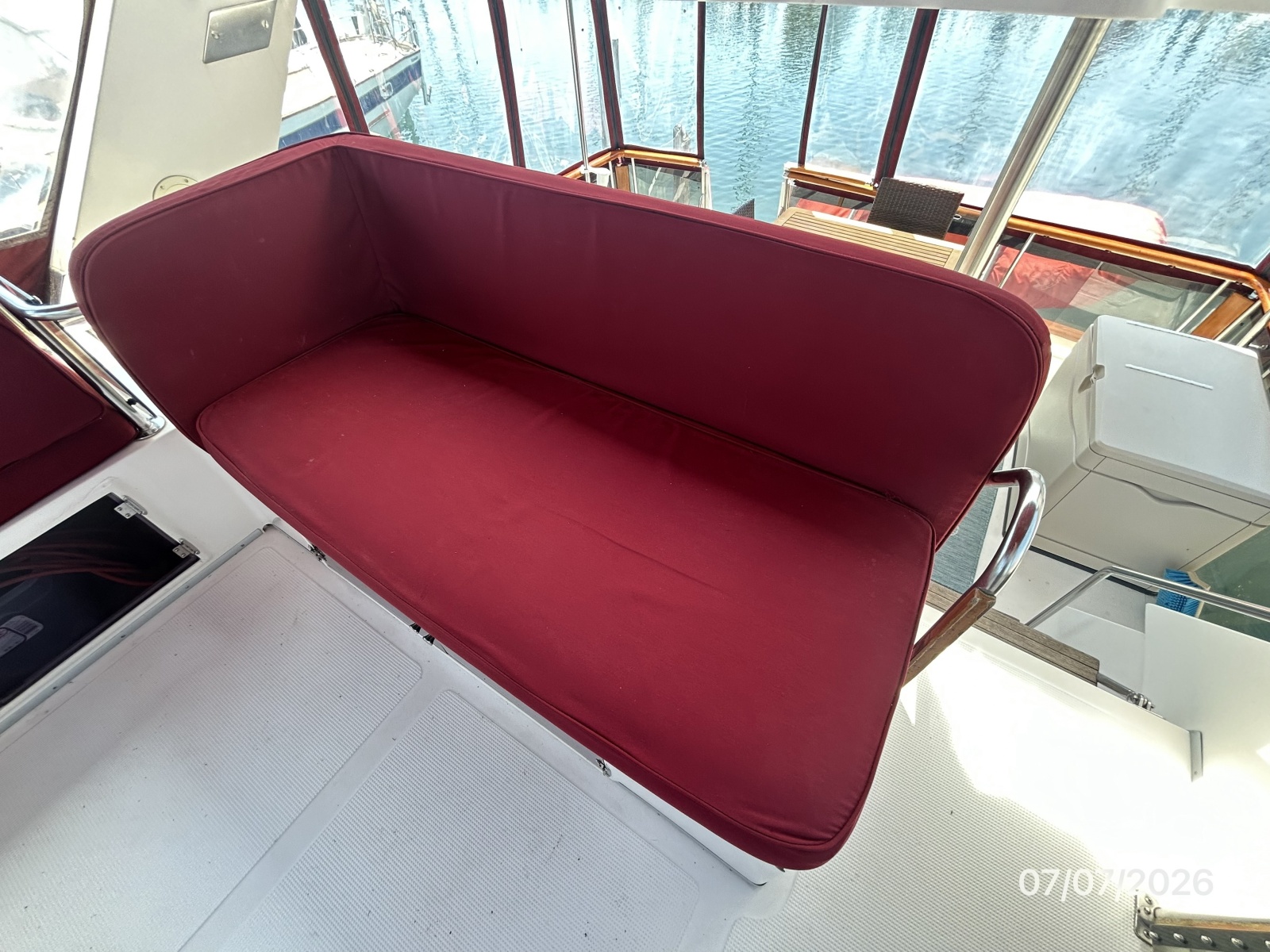 42' Ocean Alexander flybridge aft seating